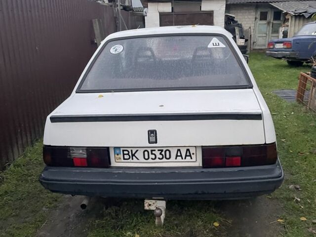 Белый Вольво 340, объемом двигателя 1.7 л и пробегом 3 тыс. км за 450 $, фото 1 на Automoto.ua