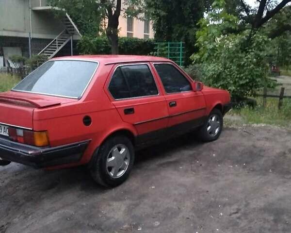 Червоний Вольво 340, об'ємом двигуна 1.7 л та пробігом 300 тис. км за 800 $, фото 1 на Automoto.ua