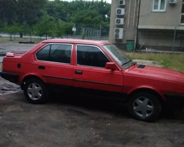 Червоний Вольво 340, об'ємом двигуна 1.7 л та пробігом 300 тис. км за 800 $, фото 3 на Automoto.ua