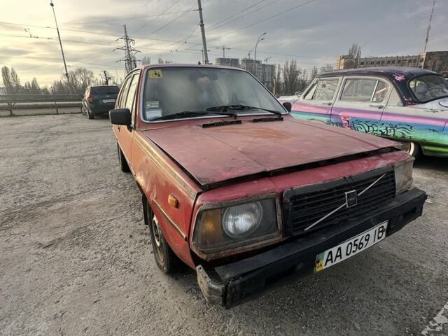 Красный Вольво 340, объемом двигателя 1.4 л и пробегом 215 тыс. км за 496 $, фото 1 на Automoto.ua