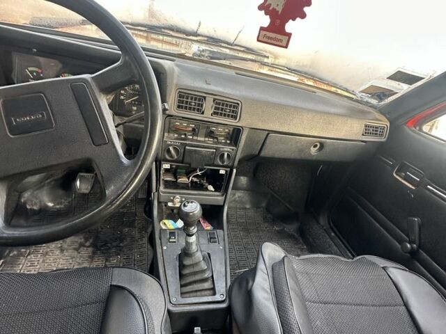 Красный Вольво 340, объемом двигателя 1.4 л и пробегом 215 тыс. км за 496 $, фото 10 на Automoto.ua