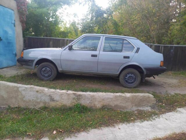 Сірий Вольво 340, об'ємом двигуна 1.6 л та пробігом 333 тис. км за 484 $, фото 3 на Automoto.ua