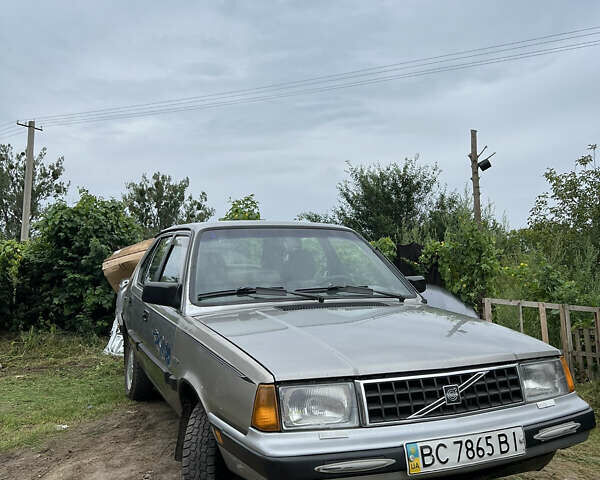 Серый Вольво 340, объемом двигателя 2 л и пробегом 250 тыс. км за 1500 $, фото 4 на Automoto.ua