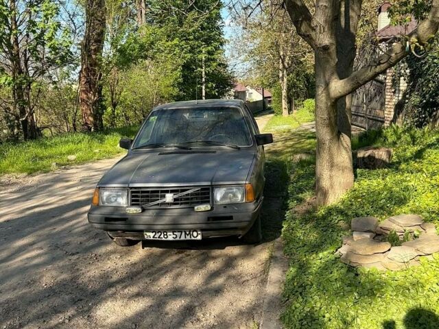 Сірий Вольво 340, об'ємом двигуна 1.4 л та пробігом 200 тис. км за 400 $, фото 1 на Automoto.ua