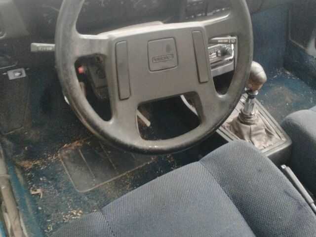 Синий Вольво 340, объемом двигателя 2 л и пробегом 250 тыс. км за 999 $, фото 7 на Automoto.ua