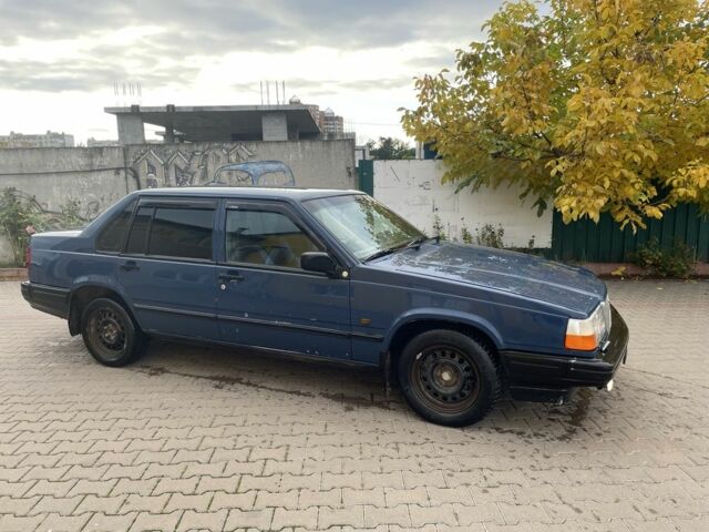 Синий Вольво 340, объемом двигателя 2.3 л и пробегом 300 тыс. км за 850 $, фото 5 на Automoto.ua