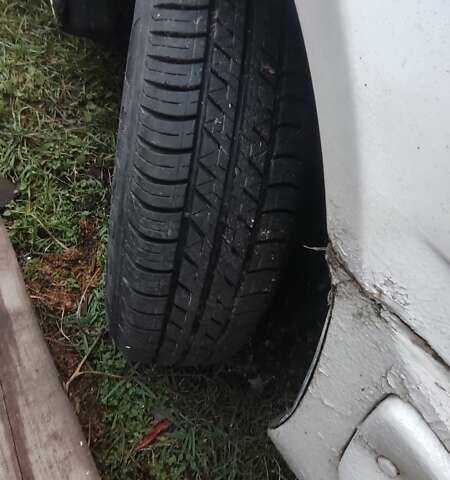 Белый Вольво 440, объемом двигателя 1.7 л и пробегом 395 тыс. км за 352 $, фото 9 на Automoto.ua