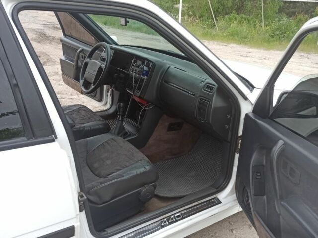 Білий Вольво 440, об'ємом двигуна 1.8 л та пробігом 266 тис. км за 1200 $, фото 13 на Automoto.ua