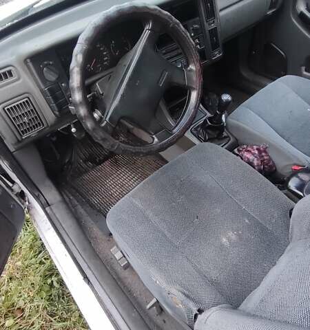 Белый Вольво 440, объемом двигателя 1.7 л и пробегом 395 тыс. км за 352 $, фото 13 на Automoto.ua