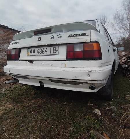 Белый Вольво 440, объемом двигателя 1.7 л и пробегом 395 тыс. км за 352 $, фото 7 на Automoto.ua