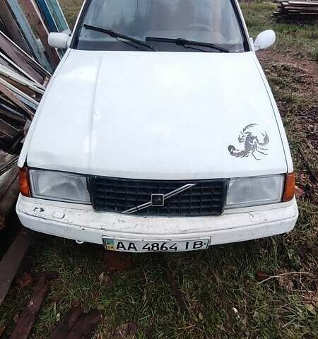 Белый Вольво 440, объемом двигателя 1.7 л и пробегом 395 тыс. км за 352 $, фото 5 на Automoto.ua