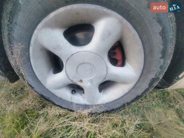 Белый Вольво 440, объемом двигателя 1.8 л и пробегом 272 тыс. км за 800 $, фото 13 на Automoto.ua