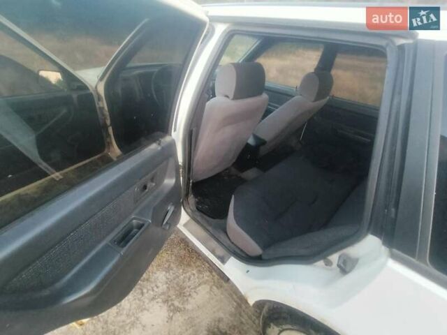 Белый Вольво 440, объемом двигателя 1.8 л и пробегом 272 тыс. км за 800 $, фото 4 на Automoto.ua