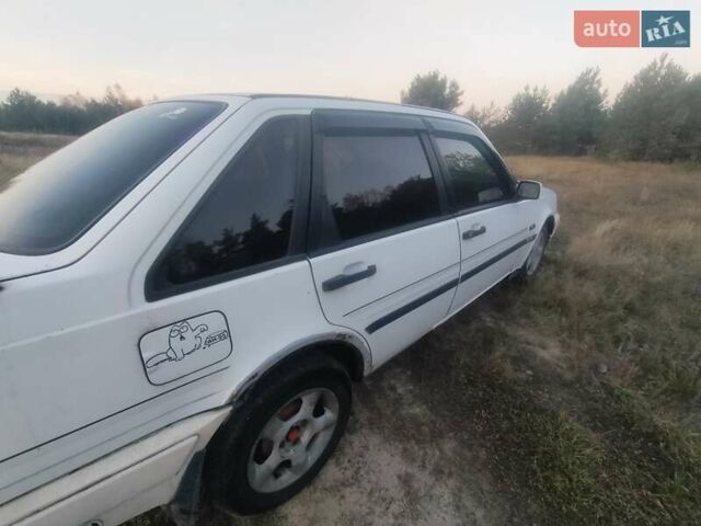 Белый Вольво 440, объемом двигателя 1.8 л и пробегом 272 тыс. км за 800 $, фото 14 на Automoto.ua