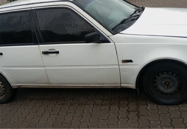 Білий Вольво 440, об'ємом двигуна 1.8 л та пробігом 275 тис. км за 650 $, фото 1 на Automoto.ua