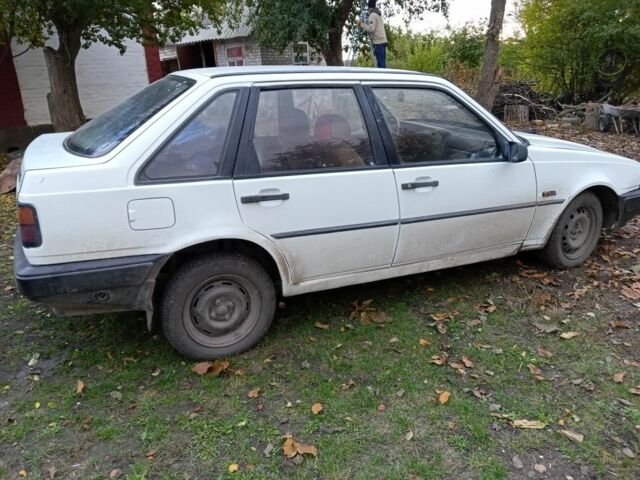 Белый Вольво 440, объемом двигателя 1.7 л и пробегом 250 тыс. км за 983 $, фото 4 на Automoto.ua