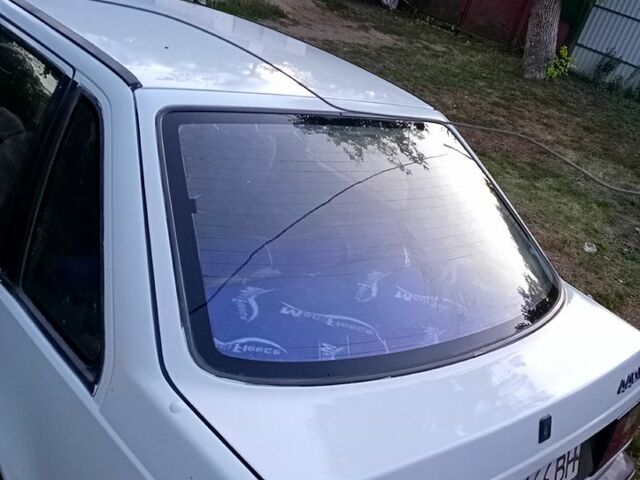 Белый Вольво 440, объемом двигателя 1.7 л и пробегом 100 тыс. км за 1200 $, фото 2 на Automoto.ua