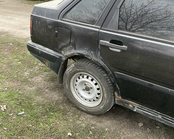 Черный Вольво 440, объемом двигателя 1.7 л и пробегом 236 тыс. км за 750 $, фото 5 на Automoto.ua