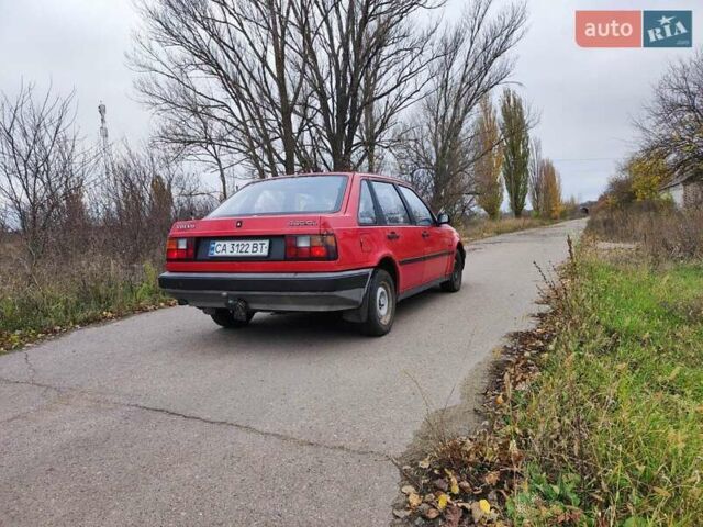 Червоний Вольво 440, об'ємом двигуна 1.72 л та пробігом 100 тис. км за 715 $, фото 2 на Automoto.ua