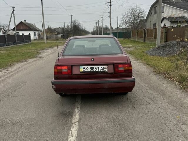 Красный Вольво 440, объемом двигателя 1.8 л и пробегом 280 тыс. км за 1200 $, фото 3 на Automoto.ua
