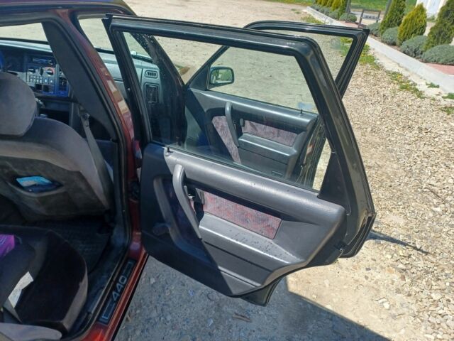 Красный Вольво 440, объемом двигателя 1.8 л и пробегом 263 тыс. км за 600 $, фото 8 на Automoto.ua