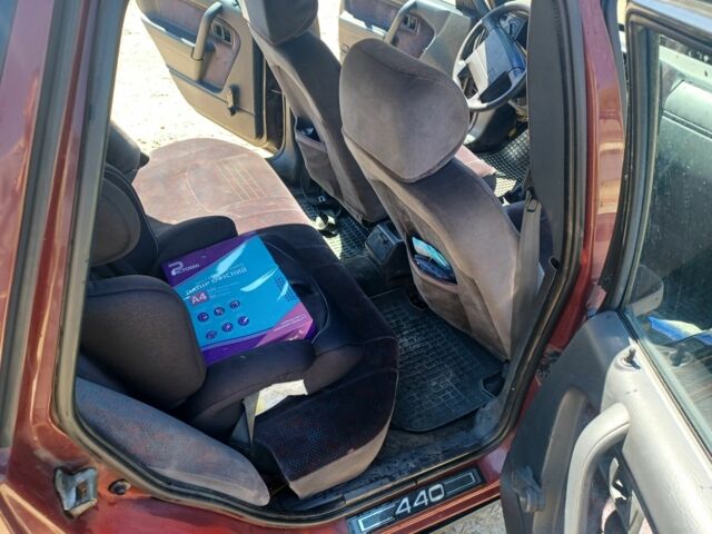 Красный Вольво 440, объемом двигателя 1.8 л и пробегом 263 тыс. км за 600 $, фото 7 на Automoto.ua