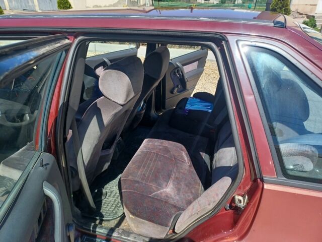 Красный Вольво 440, объемом двигателя 1.8 л и пробегом 263 тыс. км за 600 $, фото 5 на Automoto.ua