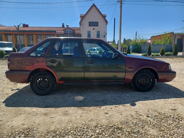Красный Вольво 440, объемом двигателя 1.8 л и пробегом 263 тыс. км за 600 $, фото 1 на Automoto.ua
