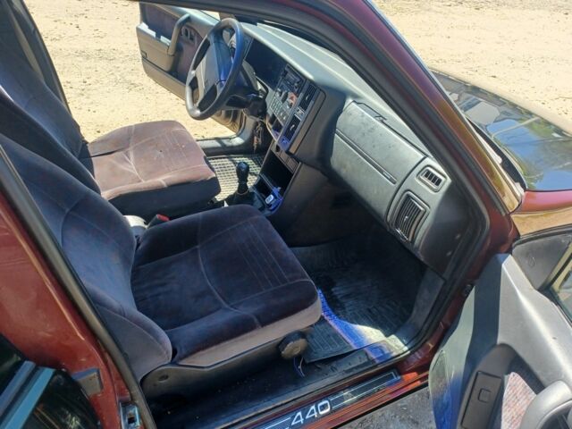 Красный Вольво 440, объемом двигателя 1.8 л и пробегом 263 тыс. км за 600 $, фото 9 на Automoto.ua