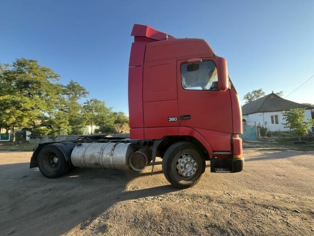 Красный Вольво 440, объемом двигателя 12.1 л и пробегом 999 тыс. км за 3900 $, фото 5 на Automoto.ua