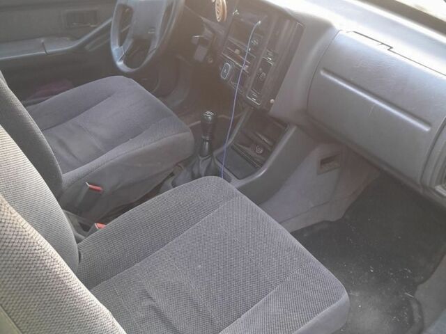 Красный Вольво 440, объемом двигателя 1.7 л и пробегом 250 тыс. км за 600 $, фото 5 на Automoto.ua