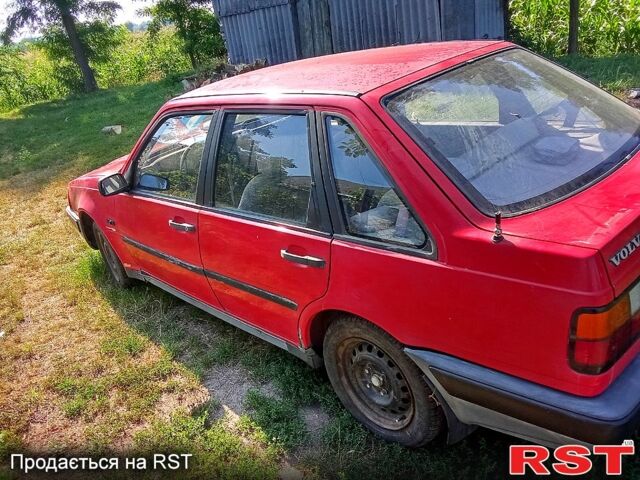 Червоний Вольво 440, об'ємом двигуна 1.7 л та пробігом 200 тис. км за 500 $, фото 4 на Automoto.ua