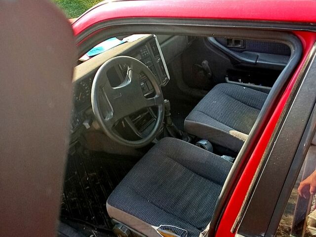 Червоний Вольво 440, об'ємом двигуна 1.7 л та пробігом 200 тис. км за 500 $, фото 5 на Automoto.ua