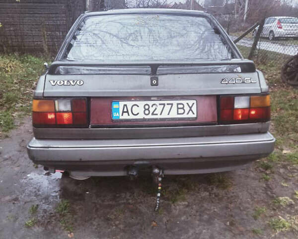 Серый Вольво 440, объемом двигателя 1.8 л и пробегом 150 тыс. км за 900 $, фото 2 на Automoto.ua