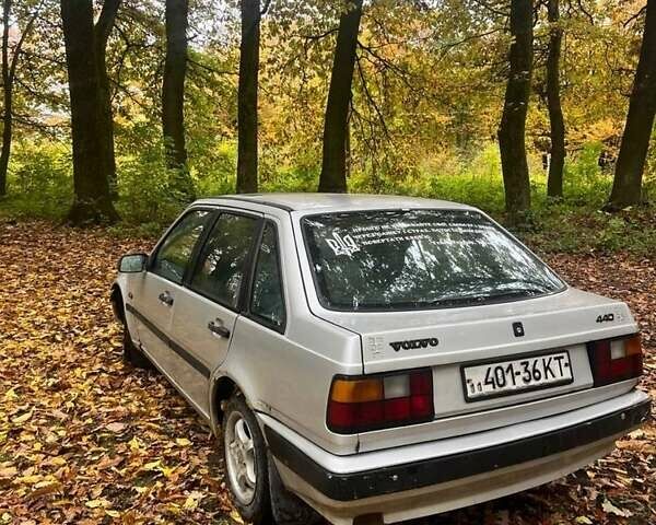 Серый Вольво 440, объемом двигателя 2 л и пробегом 290 тыс. км за 820 $, фото 1 на Automoto.ua