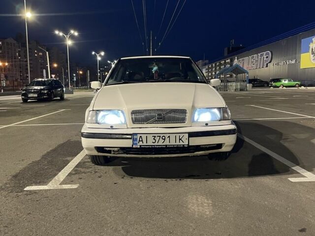 Білий Вольво 460, об'ємом двигуна 1.8 л та пробігом 275 тис. км за 1600 $, фото 1 на Automoto.ua