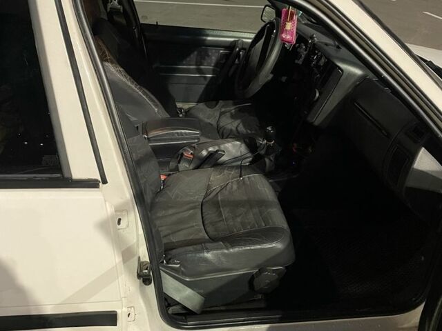 Білий Вольво 460, об'ємом двигуна 1.8 л та пробігом 275 тис. км за 1600 $, фото 5 на Automoto.ua