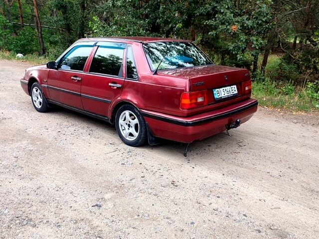 Красный Вольво 460, объемом двигателя 1.8 л и пробегом 270 тыс. км за 1800 $, фото 1 на Automoto.ua