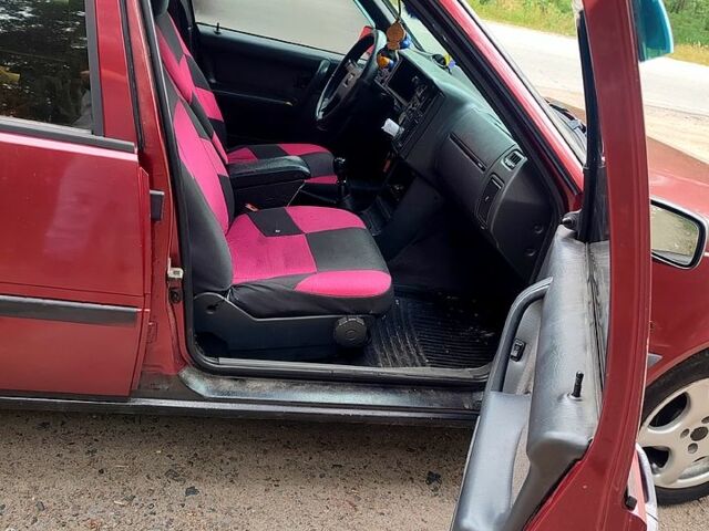 Красный Вольво 460, объемом двигателя 1.8 л и пробегом 270 тыс. км за 1800 $, фото 5 на Automoto.ua