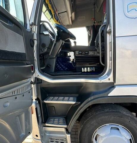 Серый Вольво 460, объемом двигателя 12.1 л и пробегом 1000 тыс. км за 9800 $, фото 4 на Automoto.ua