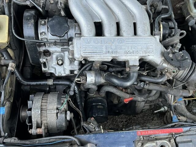 Синий Вольво 460, объемом двигателя 1.8 л и пробегом 397 тыс. км за 600 $, фото 2 на Automoto.ua