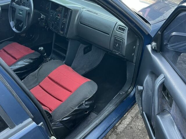 Синий Вольво 460, объемом двигателя 1.8 л и пробегом 397 тыс. км за 600 $, фото 7 на Automoto.ua