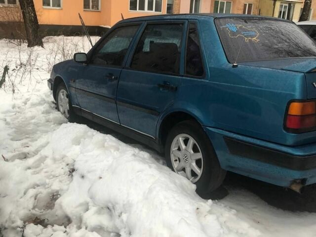 Синий Вольво 460, объемом двигателя 1.9 л и пробегом 300 тыс. км за 1100 $, фото 1 на Automoto.ua