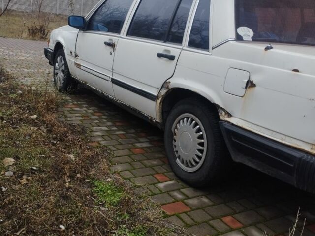 Белый Вольво 740, объемом двигателя 2.3 л и пробегом 350 тыс. км за 900 $, фото 1 на Automoto.ua