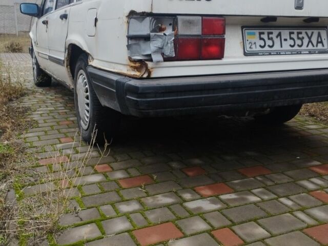 Белый Вольво 740, объемом двигателя 2.3 л и пробегом 350 тыс. км за 900 $, фото 3 на Automoto.ua