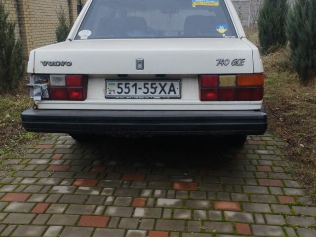 Белый Вольво 740, объемом двигателя 2.3 л и пробегом 350 тыс. км за 900 $, фото 5 на Automoto.ua