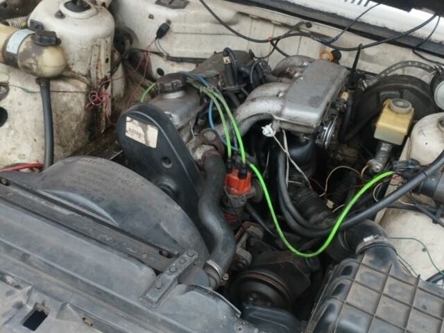 Белый Вольво 740, объемом двигателя 2.3 л и пробегом 350 тыс. км за 900 $, фото 7 на Automoto.ua