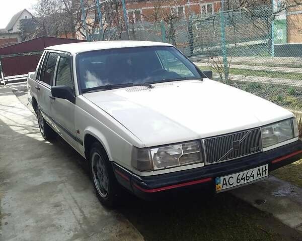 Білий Вольво 740, об'ємом двигуна 2.4 л та пробігом 350 тис. км за 1800 $, фото 3 на Automoto.ua