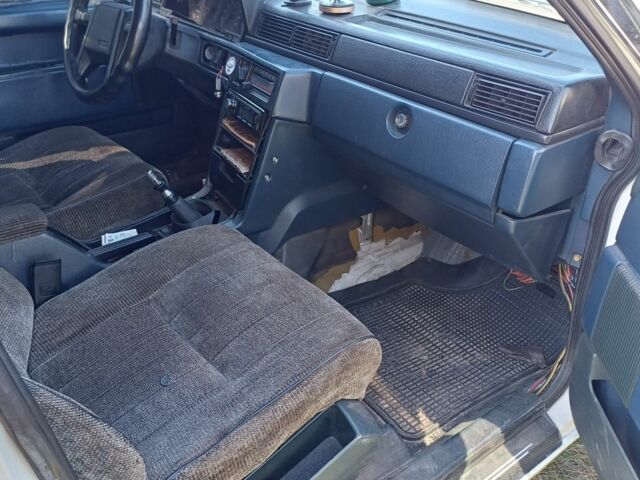 Белый Вольво 740, объемом двигателя 2.3 л и пробегом 10 тыс. км за 1300 $, фото 5 на Automoto.ua