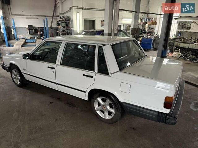 Білий Вольво 740, об'ємом двигуна 2.3 л та пробігом 422 тис. км за 2500 $, фото 1 на Automoto.ua